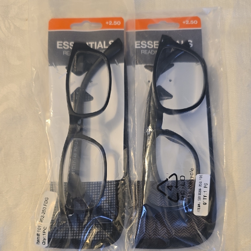 2 ESSENTIALS Reading Glasses 2 Designs +2.50 - Black (Pair) Unisex New